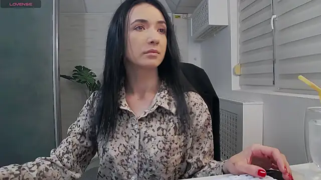 Snapshot of GlamKate chatting on 7, 3, 2025 GlamKate online show from 7, 3, 2025