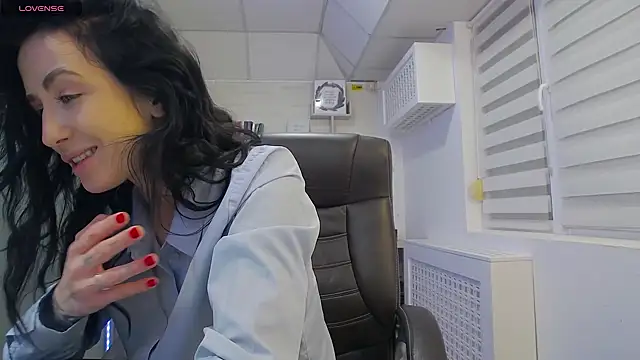 Snapshot of GlamKate chatting on 11, 3, 2025 GlamKate online show from 11, 3, 2025