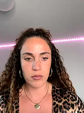 Snapshot of Clara-xoxo chatting on 21, 10, 2025 Clara-xoxo online show from 21, 10, 2025