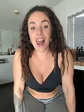 Snapshot of Clara-xoxo chatting on 28, 11, 2025 Clara-xoxo online show from 28, 11, 2025