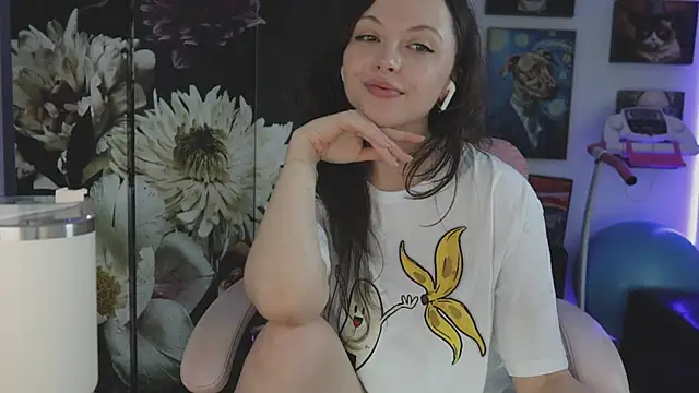 Snapshot of makiyahbelle chatting on 27, 11, 2025 makiyahbelle online show from 27, 11, 2025