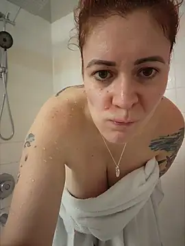 HollyTattoo online show from 7, 10, 2025