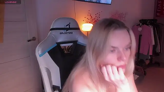 Snapshot of CharliSweet chatting on 10, 2, 2025 CharliSweet online show from 10, 2, 2025