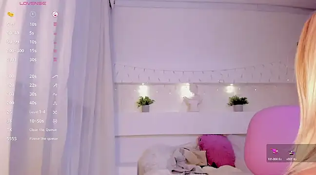 Snapshot of AshleyRoys chatting on 5, 1, 2025 AshleyRoys online show from 5, 1, 2025