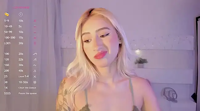 Snapshot of AshleyRoys chatting on 12, 1, 2025 AshleyRoys online show from 12, 1, 2025