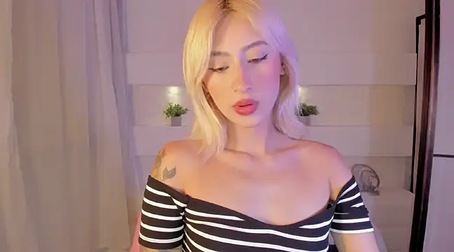 Snapshot of AshleyRoys chatting on 6, 2, 2025 AshleyRoys online show from 6, 2, 2025