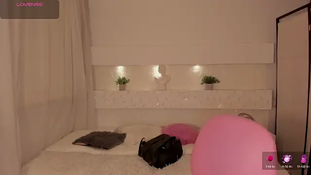 Snapshot of AshleyRoys chatting on 15, 3, 2025 AshleyRoys online show from 15, 3, 2025