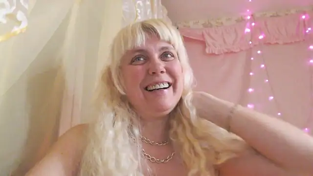 Snapshot of SunnySylvia chatting on 12, 2, 2026 SunnySylvia online show from 12, 2, 2026