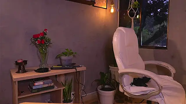 Snapshot of Isapetit_ chatting on 4, 10, 2025 Isapetit online show from 4, 10, 2025