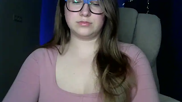Snapshot of SeasonalSomeone chatting on 19, 4, 2026 SeasonalSomeone online show from 19, 4, 2026