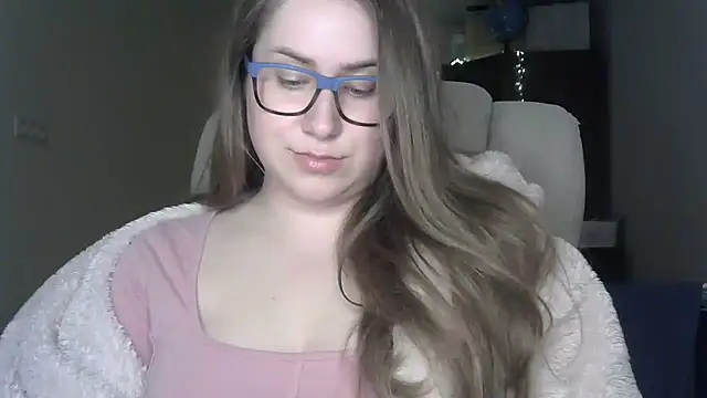 Snapshot of SeasonalSomeone chatting on 4, 5, 2026 SeasonalSomeone online show from 4, 5, 2026