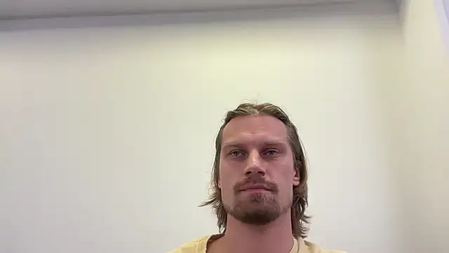 Snapshot of fmodel chatting on 4, 11, 2025 fmodel online show from 4, 11, 2025