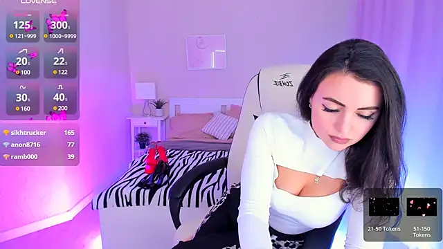 Snapshot of HelenaRegal chatting on 2, 2, 2025 HelenaRegal online show from 2, 2, 2025