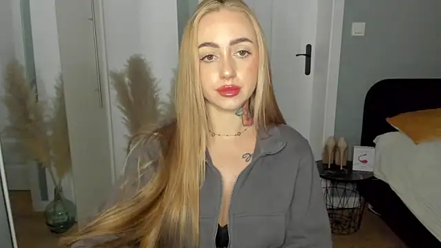 sexyCoralie online show from 13, 4, 2026
