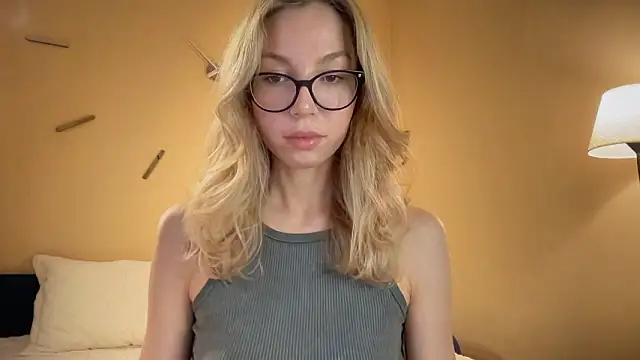 Snapshot of Cutensadistic chatting on 3, 12, 2024 Cutensadistic online show from 3, 12, 2024