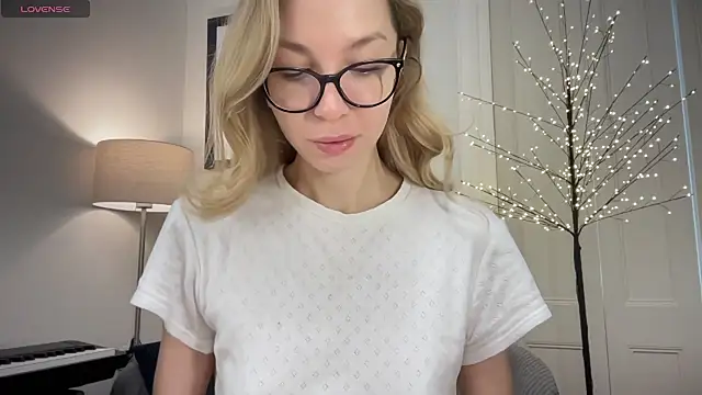 Snapshot of Cutensadistic chatting on 30, 12, 2024 Cutensadistic online show from 30, 12, 2024