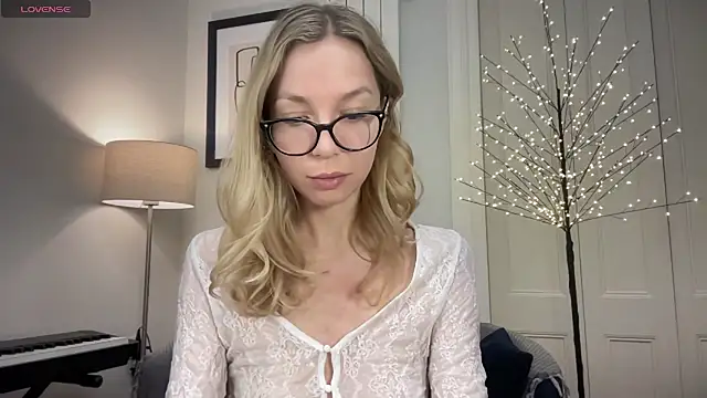 Snapshot of Cutensadistic chatting on 2, 1, 2025 Cutensadistic online show from 2, 1, 2025