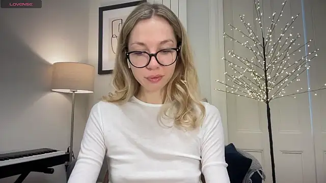 Snapshot of Cutensadistic chatting on 3, 1, 2025 Cutensadistic online show from 3, 1, 2025