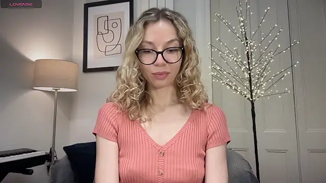 Snapshot of Cutensadistic chatting on 6, 1, 2025 Cutensadistic online show from 6, 1, 2025