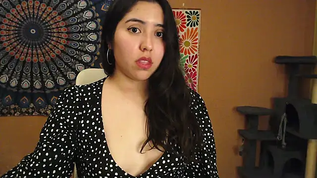 Snapshot of IntimateTales chatting on 5, 1, 2025 IntimateTales online show from 5, 1, 2025