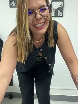 KellyBrooklyn  online show from 21, 3, 2025