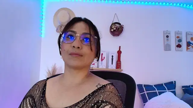 JuliRamirez online show from 6, 1, 2025