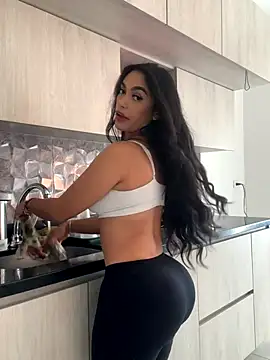 Snapshot of emma_andrew1 chatting on 23, 11, 2025 emma andrew1 online show from 23, 11, 2025