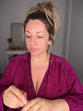 Snapshot of miamellycious chatting on 18, 7, 2026 miamellycious online show from 18, 7, 2026