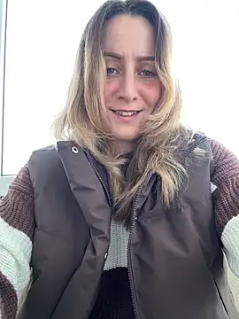 Snapshot of Puzdosia chatting on 18, 10, 2025 Puzdosia online show from 18, 10, 2025