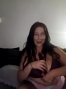 Snapshot of Leanne43 chatting on 13, 12, 2025 Leanne43 online show from 13, 12, 2025