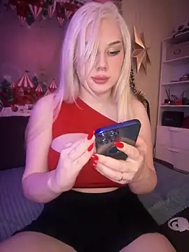 LaraHollywood online show from 15, 12, 2024