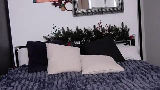 Ashley Ross  online show from 22, 12, 2024