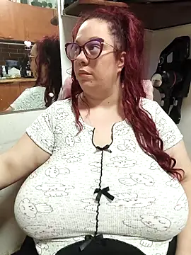 Snapshot of SenzualHotM chatting on 7, 5, 2026 SenzualHotM online show from 7, 5, 2026