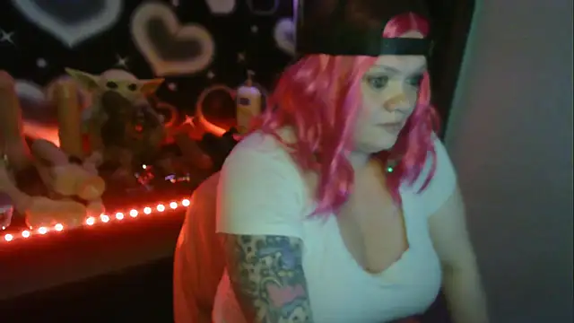 Snapshot of HoneyChambers chatting on 20, 5, 2026 HoneyChambers online show from 20, 5, 2026
