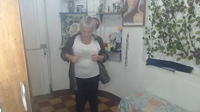 Snapshot of FunnyGrandma chatting on 3, 6, 2026 FunnyGrandma online show from 3, 6, 2026