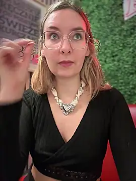 Snapshot of The_Snowwhitee chatting on 7, 12, 2024 The Snowwhitee online show from 7, 12, 2024