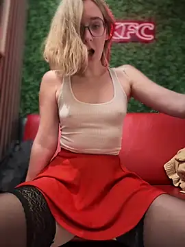 Snapshot of The_Snowwhitee chatting on 6, 1, 2025 The Snowwhitee online show from 6, 1, 2025