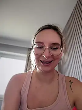 Snapshot of The_Snowwhitee chatting on 15, 2, 2025 The Snowwhitee online show from 15, 2, 2025