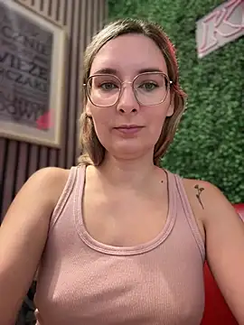 Snapshot of The_Snowwhitee chatting on 10, 3, 2025 The Snowwhitee online show from 10, 3, 2025