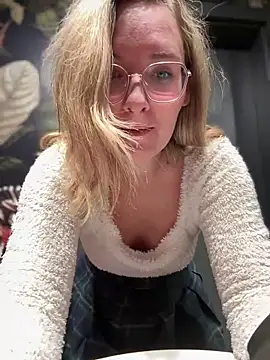 Snapshot of The_Snowwhitee chatting on 15, 3, 2025 The Snowwhitee online show from 15, 3, 2025