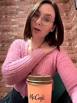 Snapshot of The_Snowwhitee chatting on 3, 10, 2025 The Snowwhitee online show from 3, 10, 2025