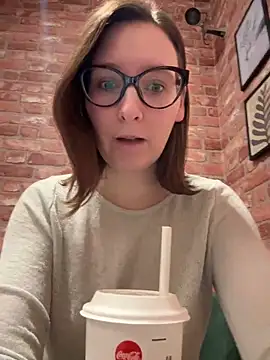 Snapshot of The_Snowwhitee chatting on 14, 12, 2025 The Snowwhitee online show from 14, 12, 2025