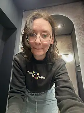 Snapshot of The_Snowwhitee chatting on 19, 4, 2026 The Snowwhitee online show from 19, 4, 2026