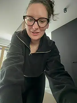 Snapshot of The_Snowwhitee chatting on 14, 5, 2026 The Snowwhitee online show from 14, 5, 2026