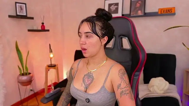 EmmyEvans1 online show from 12, 2, 2026