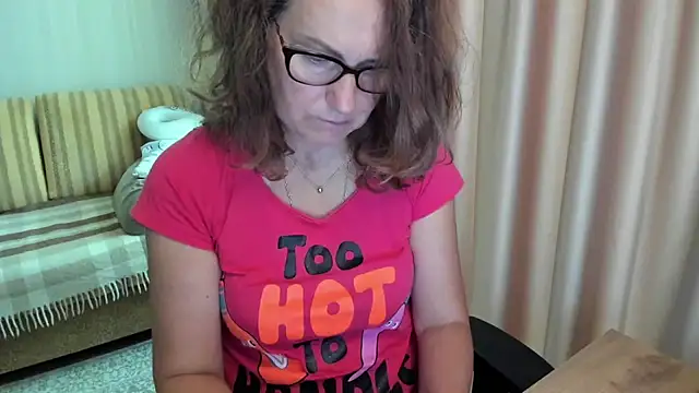 Snapshot of lauraoven chatting on 11, 7, 2026 lauraoven online show from 11, 7, 2026
