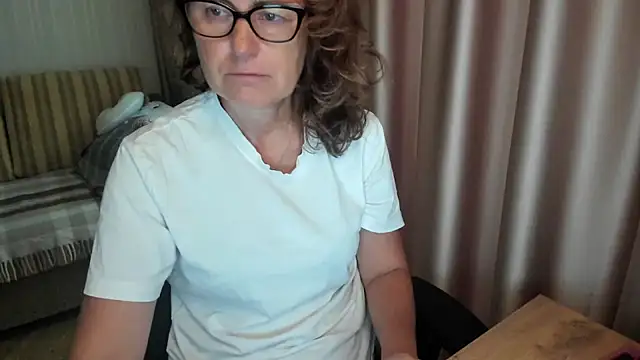Snapshot of lauraoven chatting on 22, 7, 2026 lauraoven online show from 22, 7, 2026