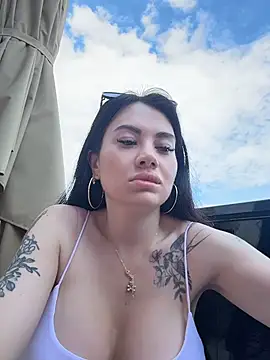 Snapshot of Wet__Bunny chatting on 4, 7, 2026 Wet Bunny online show from 4, 7, 2026