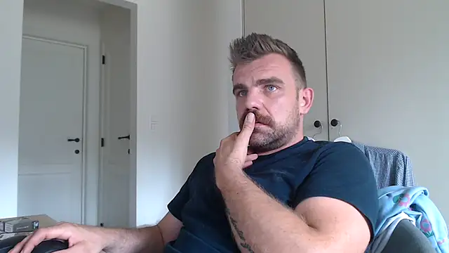 Snapshot of mrbigballs chatting on 4, 7, 2026 mrbigballs online show from 4, 7, 2026
