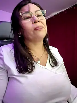 Snapshot of esmeralda_milf chatting on 22, 6, 2026 esmeralda milf online show from 22, 6, 2026